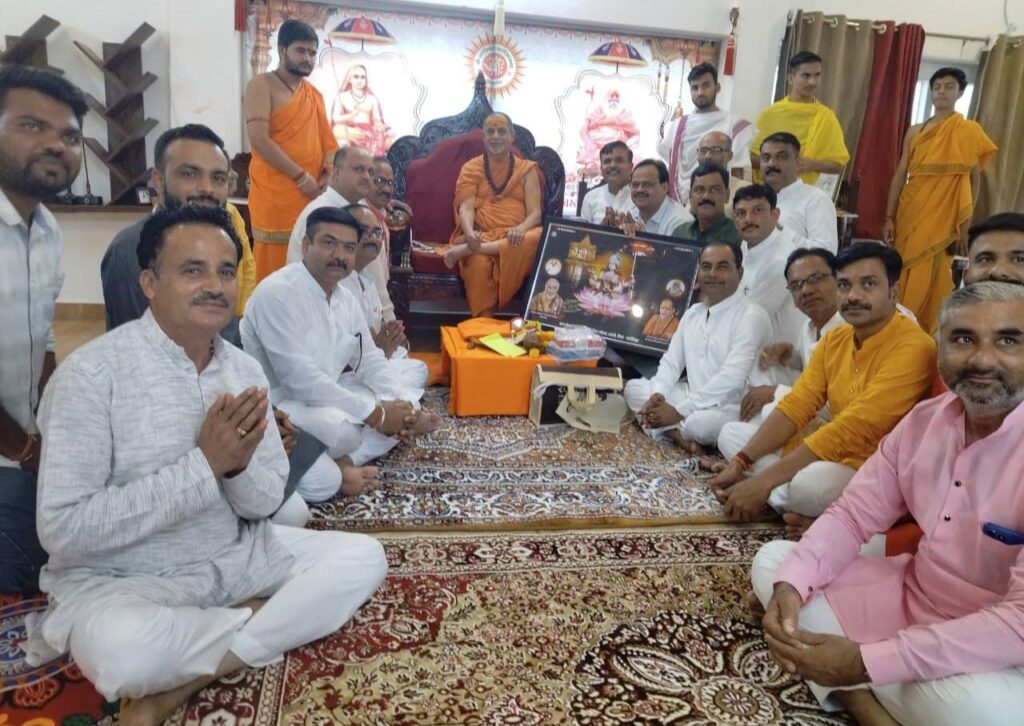 नैमिषारण्य धाम पहुंचने शंकराचार्यजी को दिया निमंत्रण