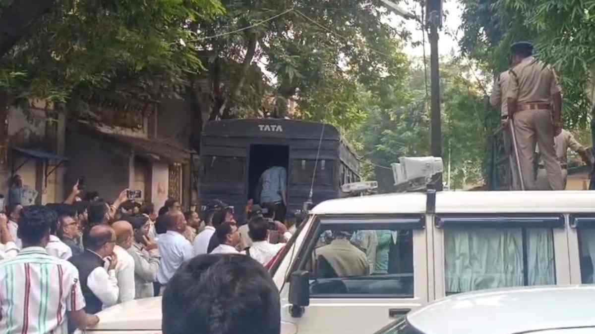 सिवनी हवाला लूट कांड: SDOP पूजा पांडे को रीवा सेंट्रल जेल एवं बाकी 10 पुलिसकर्मियों को नरसिंहपुर किया गया शिफ्ट; 12 नवंबर तक बढ़ी रिमांड